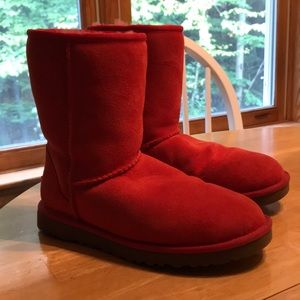 Red/pink Uggs.